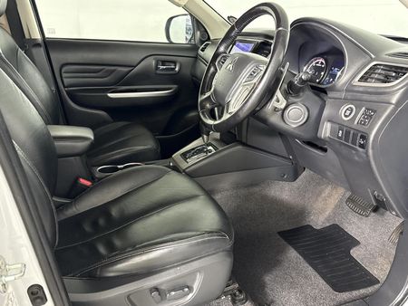 2022-Mitsubishi-Triton-24-Di-Dc-Auto-Double-Cab_9