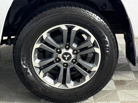 2022-Mitsubishi-Triton-24-Di-Dc-Auto-Double-Cab_6