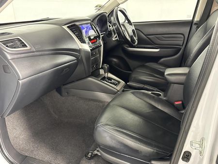 2022-Mitsubishi-Triton-24-Di-Dc-Auto-Double-Cab_8