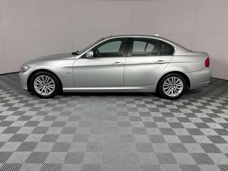 2011-BMW-3-Series-323i-Innovation-Auto_17