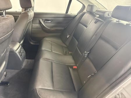 2011-BMW-3-Series-323i-Innovation-Auto_3