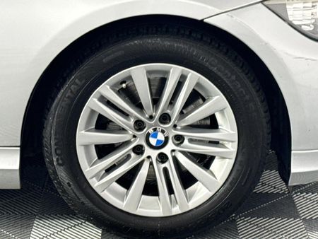 2011-BMW-3-Series-323i-Innovation-Auto_5