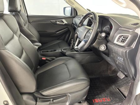2023-Isuzu-D-Max-19-DDI-HR-LS-Auto-Double-Cab_9