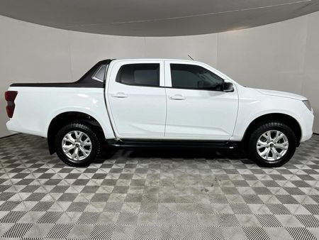 2023-Isuzu-D-Max-19-DDI-HR-LS-Auto-Double-Cab_17