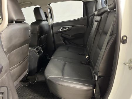 2023-Isuzu-D-Max-19-DDI-HR-LS-Auto-Double-Cab_3