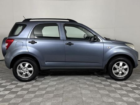 2010-Daihatsu-Terios_16