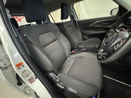 2025-Suzuki-Swift-12-GLX_14