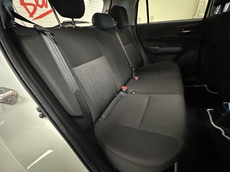 2025-Suzuki-Swift-12-GLX_15