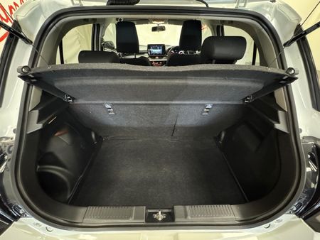 2025-Suzuki-Swift-12-GLX_17