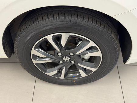 2025-Suzuki-Swift-12-GLX_18