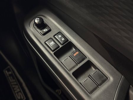 2025-Suzuki-Swift-12-GLX_19