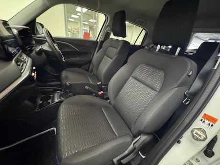 2025-Suzuki-Swift-12-GLX_6