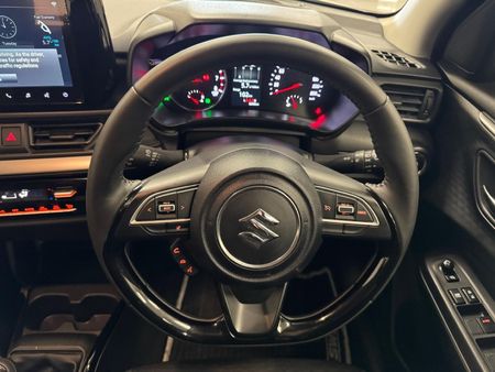 2025-Suzuki-Swift-12-GLX_7