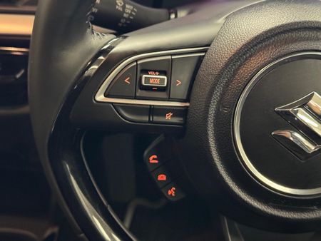 2025-Suzuki-Swift-12-GLX_8