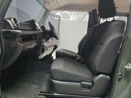 2022-Suzuki-Jimny-15-GLX_15