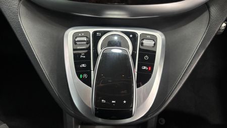 2019-Mercedes-Benz-V-Class-V-250d-Avantgarde-Auto_10