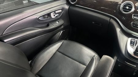 2019-Mercedes-Benz-V-Class-V-250d-Avantgarde-Auto_8