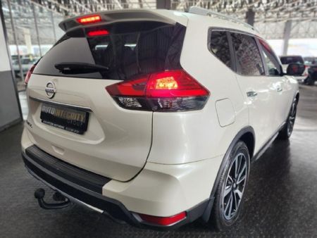 2020-Nissan-X-Trail-25-Tekna-4x4-Auto-7-seat_4