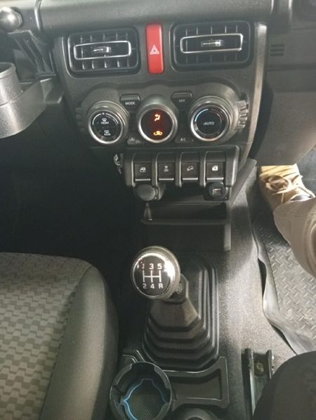 2022-Suzuki-Jimny-15-GLX_7