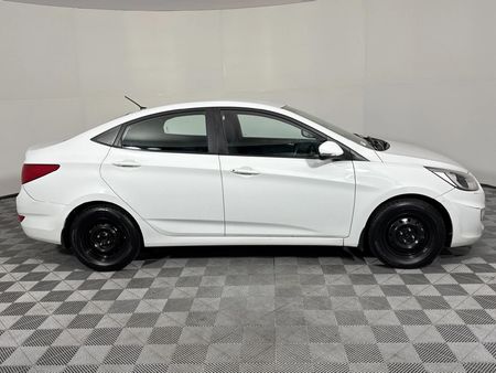 2019-Hyundai-Accent-16-GLS-Fluid_12