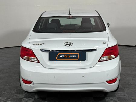 2019-Hyundai-Accent-16-GLS-Fluid_13