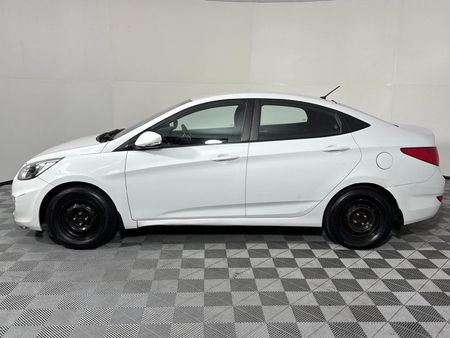 2019-Hyundai-Accent-16-GLS-Fluid_14