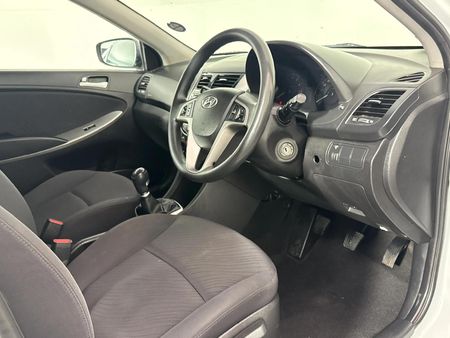 2019-Hyundai-Accent-16-GLS-Fluid_5