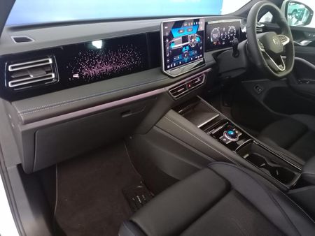 2026-Volkswagen-Tiguan-14TSI-R-Line_17