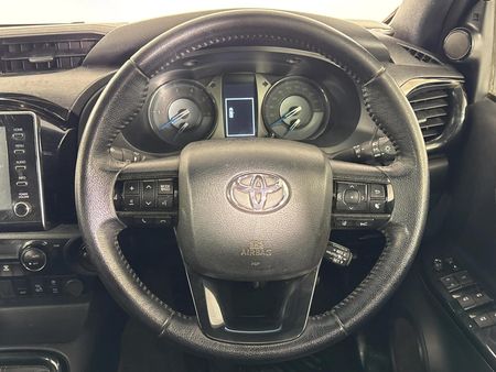 2022-Toyota-Hilux-28-GD-6-Raised-Body-Legend-4x4-Double-Cab_10
