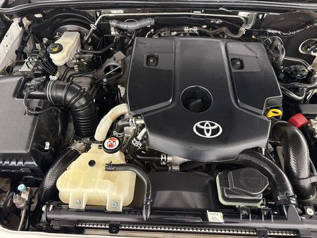 2022-Toyota-Hilux-28-GD-6-Raised-Body-Legend-4x4-Double-Cab_12