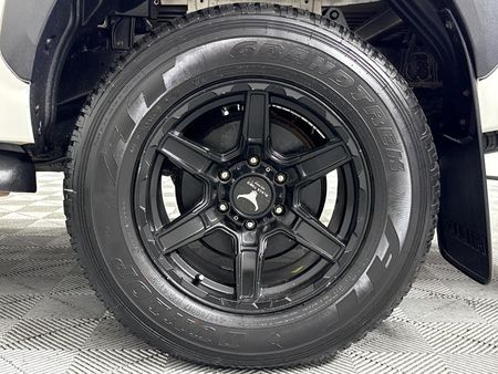 2022-Toyota-Hilux-28-GD-6-Raised-Body-Legend-4x4-Double-Cab_5