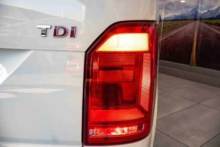 2016-Volkswagen-Caravelle-T6-20-BiTDI-Comfortline-Auto_8