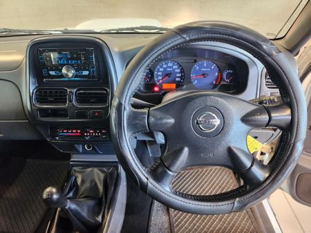 2017-Nissan-NP300-25-TDi-Hi-Rider-Double-Cab_10