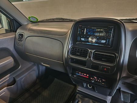 2017-Nissan-NP300-25-TDi-Hi-Rider-Double-Cab_12
