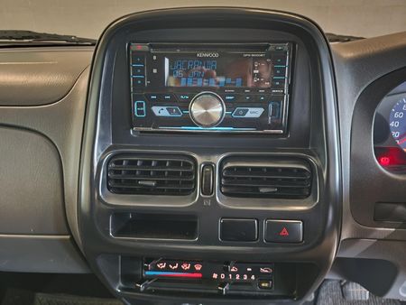 2017-Nissan-NP300-25-TDi-Hi-Rider-Double-Cab_13
