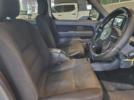 2017-Nissan-NP300-25-TDi-Hi-Rider-Double-Cab_14