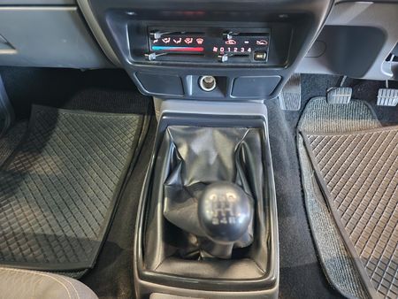 2017-Nissan-NP300-25-TDi-Hi-Rider-Double-Cab_15