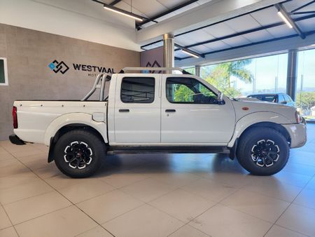 2017-Nissan-NP300-25-TDi-Hi-Rider-Double-Cab_2