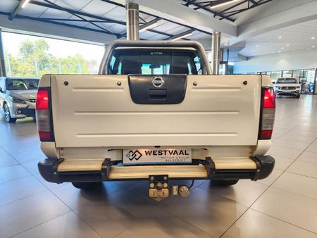 2017-Nissan-NP300-25-TDi-Hi-Rider-Double-Cab_4