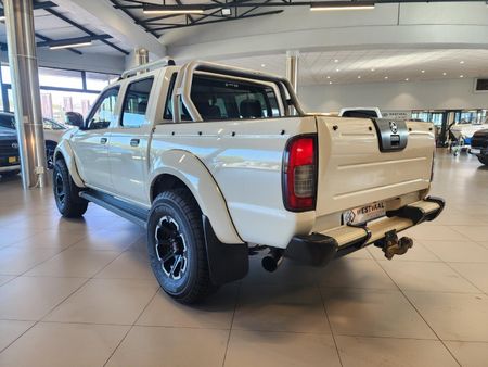 2017-Nissan-NP300-25-TDi-Hi-Rider-Double-Cab_5