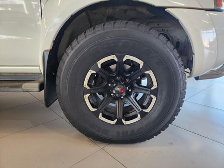 2017-Nissan-NP300-25-TDi-Hi-Rider-Double-Cab_8
