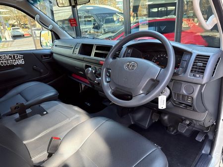 2026-Toyota-Quantum-27-Sesfikile-16-seat_9