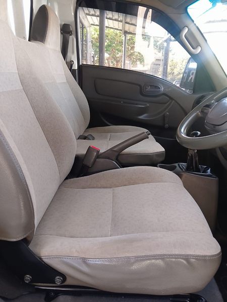2017-Hyundai-H100-Bakkie-WITH-AIRCON_3