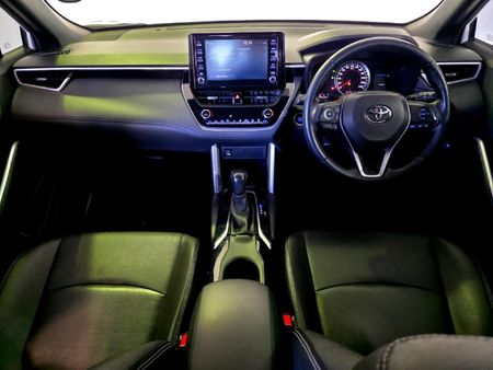 2023-Toyota-Corolla-Cross-18-XS_11
