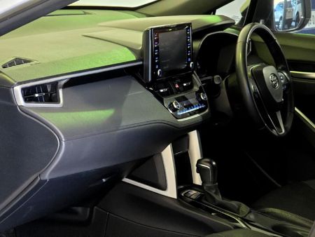 2023-Toyota-Corolla-Cross-18-XS_12