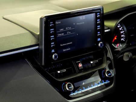 2023-Toyota-Corolla-Cross-18-XS_17