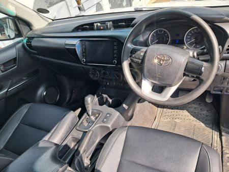 2019-Toyota-Hilux-24-GD-6-SRX-4x4-Auto-Single-Cab_3