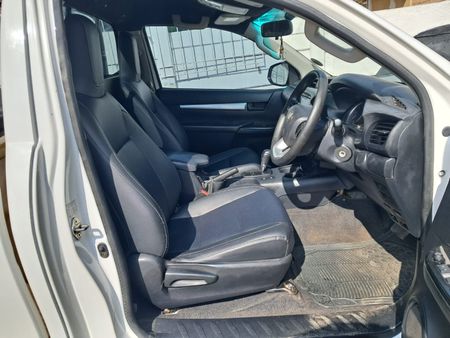 2019-Toyota-Hilux-24-GD-6-SRX-4x4-Auto-Single-Cab_4