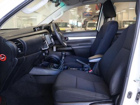 2021-Toyota-Hilux-24-GD-6-Raider-4x4-Double-Cab_13