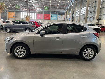 2015-Mazda-2-15-Dynamic-5-dr_5